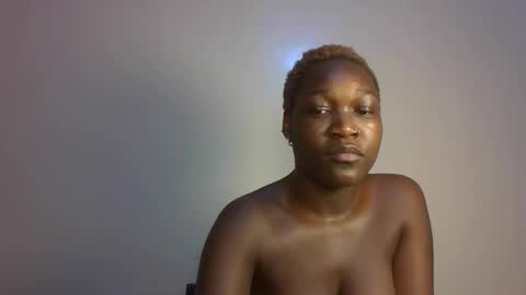 pretty_lucie online show from April 17, 2:53 pm