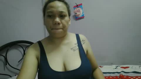 pretty_lyn08 online show from April 13, 3:39 pm