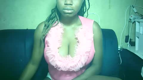 pretty_milan online show from December 19, 9:05 am