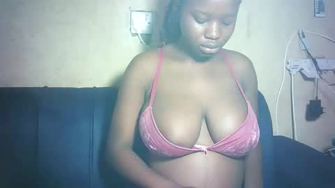 pretty_milan online show from February 7, 11:14 am