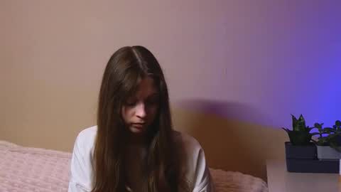 Snapshot of pretty_passenger chatting on November 5, 7:47 pm Emily online show from November 5, 7:47 pm