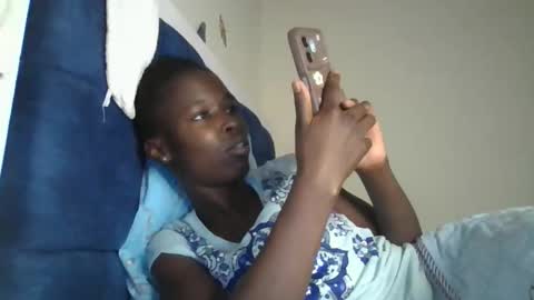 pretty_petite_ebony online show from December 19, 7:32 pm