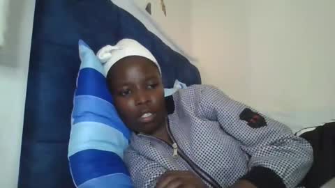 pretty_petite_ebony online show from December 21, 8:32 am