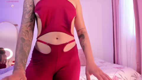 pretty_pettite online show from April 18, 10:21 pm