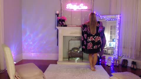 Snapshot of pretty_sara chatting on January 3, 12:43 am Pretty Sara online show from January 3, 12:43 am