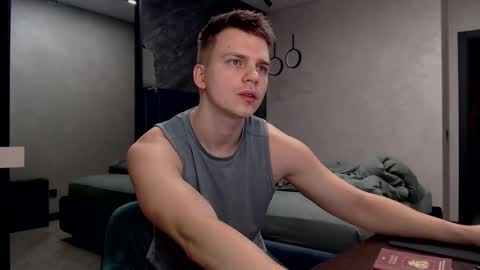 Justin online show from March 8, 4:01 am