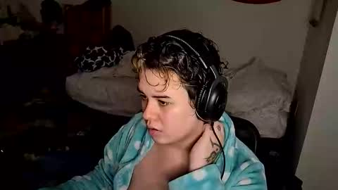 Snapshot of prettyandpeachy chatting on November 13, 10:41 pm Mistress Mallad online show from November 13, 10:41 pm