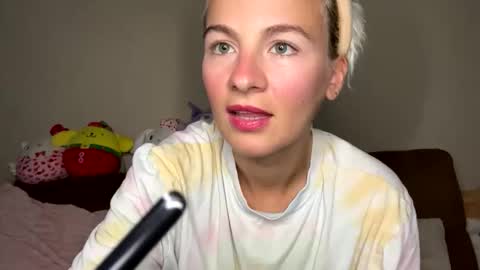 Snapshot of prettybabypetite chatting on November 3, 11:04 pm Missy Jack online show from November 3, 11:04 pm