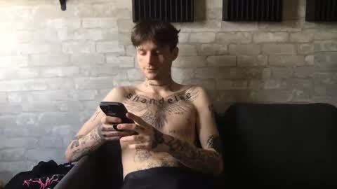 Snapshot of prettyboyszn chatting on January 8, 5:26 pm pretty boy online show from January 8, 5:26 pm