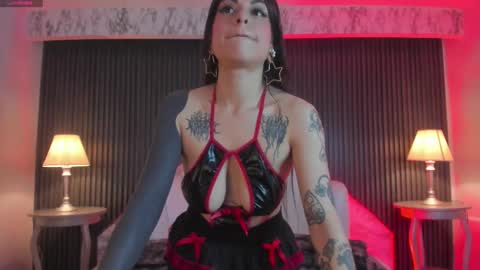 Snapshot of prettybullet chatting on November 1, 2:08 pm GTM-5 online show from November 1, 2:08 pm