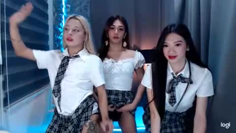 Snapshot of prettycumnotes69 chatting on January 2, 9:43 am ASHLEY online show from January 2, 9:43 am