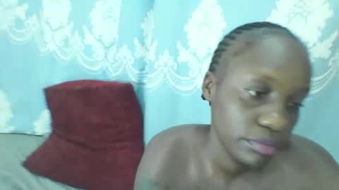 Snapshot of prettydarkskin002 chatting on February 18, 7:19 pm SHANIA online show from February 18, 7:19 pm