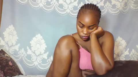 Snapshot of prettydarkskin002 chatting on September 18, 8:16 am SHANIA online show from September 18, 8:16 am