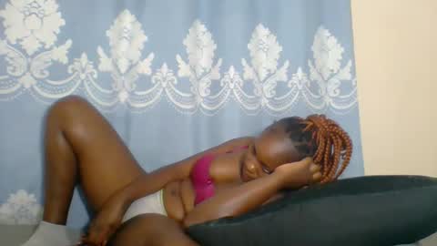 Snapshot of prettydarkskin002 chatting on October 8, 12:03 pm SHANIA online show from October 8, 12:03 pm