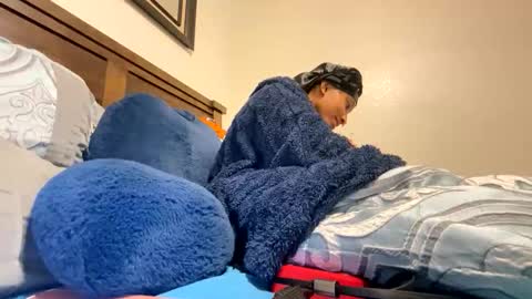 prettyfacefemale online show from February 6, 2:49 am