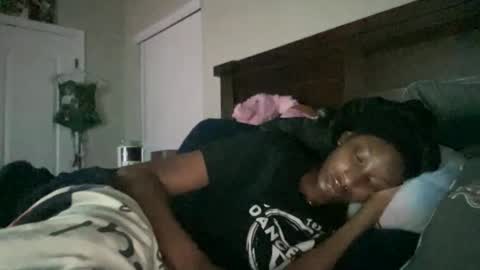 prettyfacefemale online show from April 7, 8:04 am