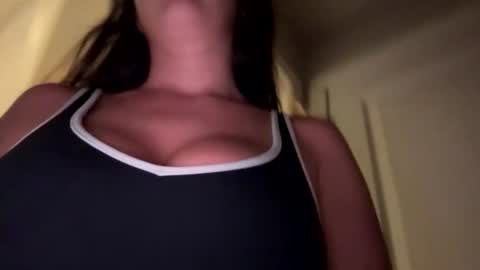 Snapshot of prettygirll23 chatting on June 4, 1:00 am prettygirllltorii online show from June 4, 1:00 am