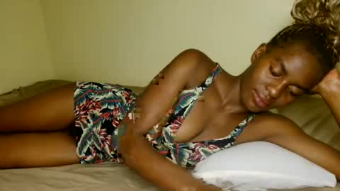 Snapshot of prettygoddess1 chatting on July 1, 5:20 am Mary online show from July 1, 5:20 am