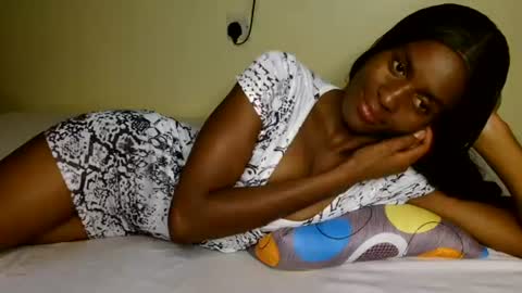 Snapshot of prettygoddess1 chatting on July 4, 5:08 pm Mary online show from July 4, 5:08 pm