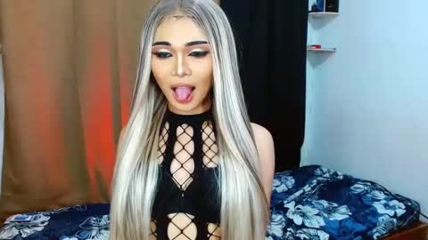 prettyiziets online show from February 7, 1:22 pm