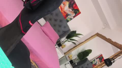 prettyjuliax online show from December 6, 8:29 pm