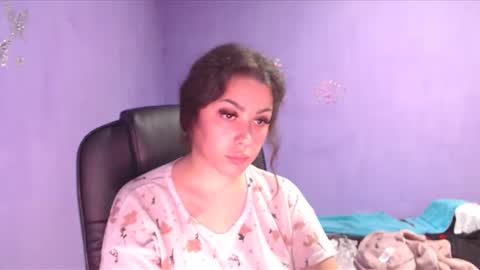 Snapshot of prettyjulliette chatting on December 19, 5:08 pm prettyjulliette online show from December 19, 5:08 pm