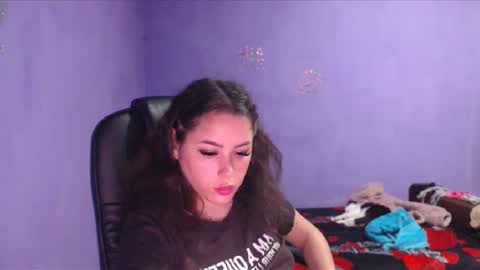 Snapshot of prettyjulliette chatting on December 20, 3:31 pm prettyjulliette online show from December 20, 3:31 pm