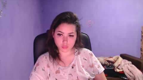 Snapshot of prettyjulliette chatting on January 2, 3:51 pm prettyjulliette online show from January 2, 3:51 pm