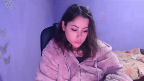 Snapshot of prettyjulliette chatting on January 3, 2:08 pm prettyjulliette online show from January 3, 2:08 pm