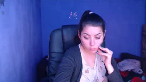 Snapshot of prettyjulliette chatting on January 6, 1:30 pm prettyjulliette online show from January 6, 1:30 pm