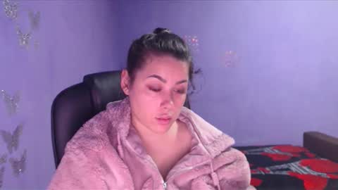 Snapshot of prettyjulliette chatting on January 7, 3:54 pm prettyjulliette online show from January 7, 3:54 pm