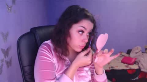 Snapshot of prettyjulliette chatting on January 10, 2:02 pm prettyjulliette online show from January 10, 2:02 pm
