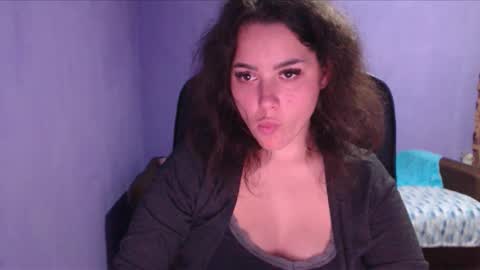 Snapshot of prettyjulliette chatting on January 22, 6:41 pm prettyjulliette online show from January 22, 6:41 pm