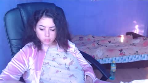 Snapshot of prettyjulliette chatting on January 24, 12:52 pm prettyjulliette online show from January 24, 12:52 pm