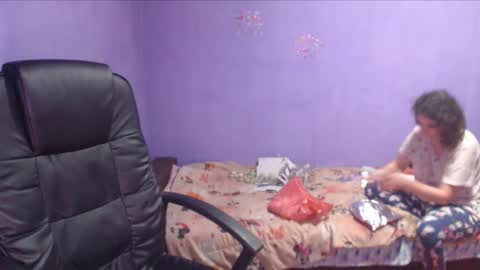 Snapshot of prettyjulliette chatting on January 24, 9:47 pm prettyjulliette online show from January 24, 9:47 pm