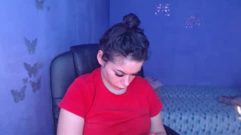 Snapshot of prettyjulliette chatting on February 14, 12:47 pm prettyjulliette online show from February 14, 12:47 pm