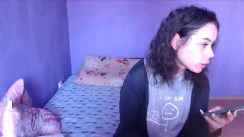 Snapshot of prettyjulliette chatting on March 5, 12:00 pm prettyjulliette online show from March 5, 12:00 pm