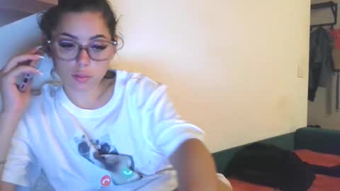 Snapshot of prettyjulliette chatting on October 15, 1:50 am prettyjulliette online show from October 15, 1:50 am