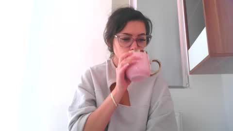 Snapshot of prettyjulliette chatting on October 19, 12:17 pm prettyjulliette online show from October 19, 12:17 pm