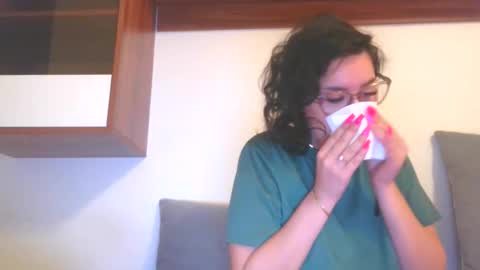 prettyjulliette online show from December 18, 2:23 pm