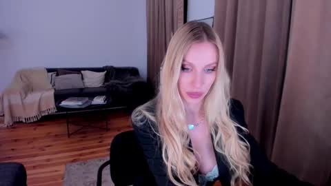 Snapshot of prettyk1ller chatting on October 7, 11:24 pm Eva online show from October 7, 11:24 pm