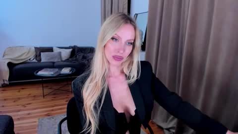 Snapshot of prettyk1ller chatting on October 11, 11:47 pm Eva online show from October 11, 11:47 pm