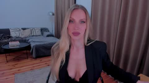 Eva online show from May 15, 11:34 pm
