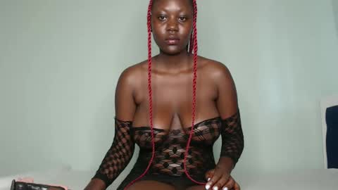 Snapshot of prettyliz1999 chatting on January 6, 7:31 am Lizzy online show from January 6, 7:31 am
