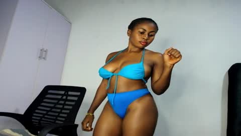 Snapshot of prettylove5 chatting on June 20, 7:44 am evelyn online show from June 20, 7:44 am