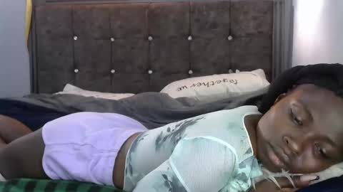 prettynancy19 online show from January 12, 2:44 pm