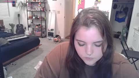 pretttypearl online show from October 31, 9:21 am