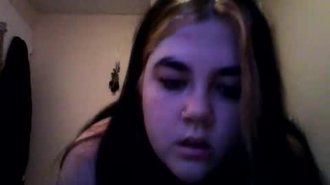 prettypie06 online show from May 4, 7:21 pm
