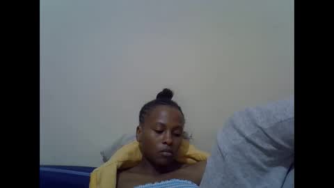 Snapshot of prettyqueenn1 chatting on December 11, 2:44 pm sharon online show from December 11, 2:44 pm