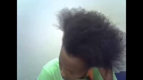 Snapshot of prettyqueenn1 chatting on December 27, 2:22 pm sharon online show from December 27, 2:22 pm